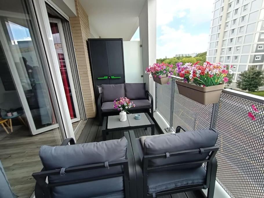 Appartement 4 Pieces - La Rose Des Yvelines - Classe 3 Etoiles Трап Экстерьер фото