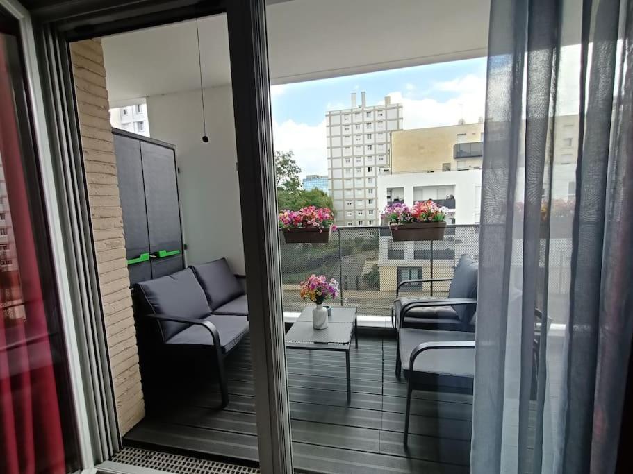 Appartement 4 Pieces - La Rose Des Yvelines - Classe 3 Etoiles Трап Экстерьер фото