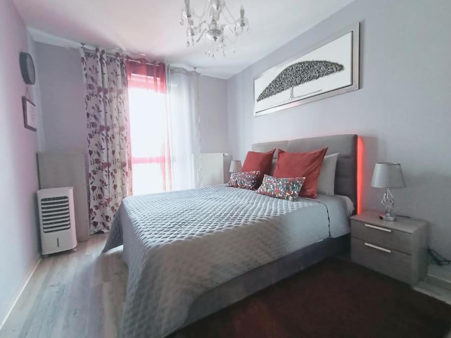 Appartement 4 Pieces - La Rose Des Yvelines - Classe 3 Etoiles Трап Экстерьер фото
