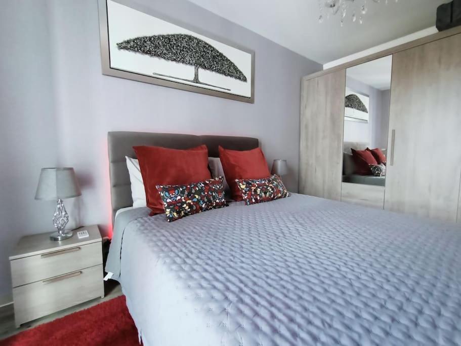 Appartement 4 Pieces - La Rose Des Yvelines - Classe 3 Etoiles Трап Экстерьер фото