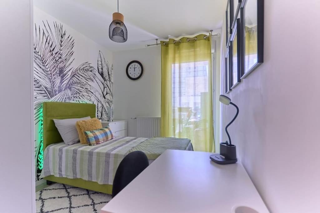 Appartement 4 Pieces - La Rose Des Yvelines - Classe 3 Etoiles Трап Экстерьер фото