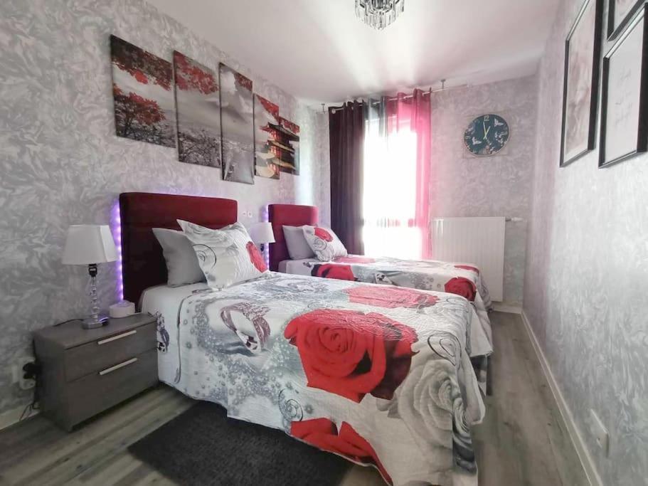 Appartement 4 Pieces - La Rose Des Yvelines - Classe 3 Etoiles Трап Экстерьер фото