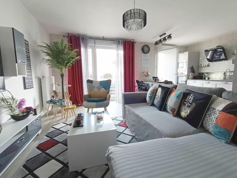 Appartement 4 Pieces - La Rose Des Yvelines - Classe 3 Etoiles Трап Экстерьер фото