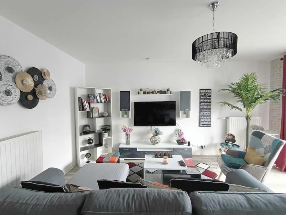 Appartement 4 Pieces - La Rose Des Yvelines - Classe 3 Etoiles Трап Экстерьер фото