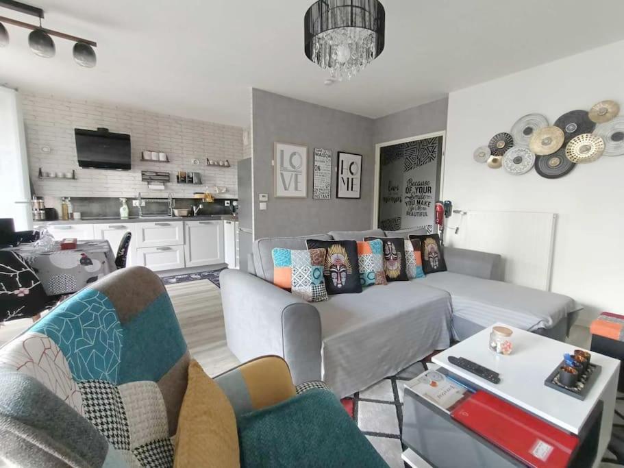 Appartement 4 Pieces - La Rose Des Yvelines - Classe 3 Etoiles Трап Экстерьер фото